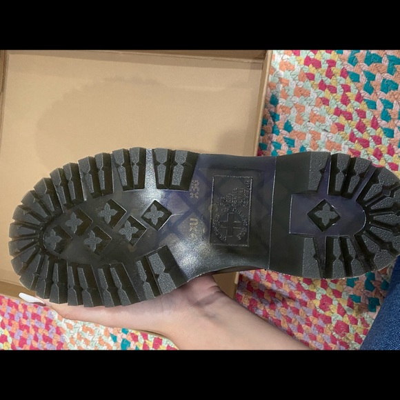 SOLD Platform Dr.Marten (8053) - Picture 8 of 8